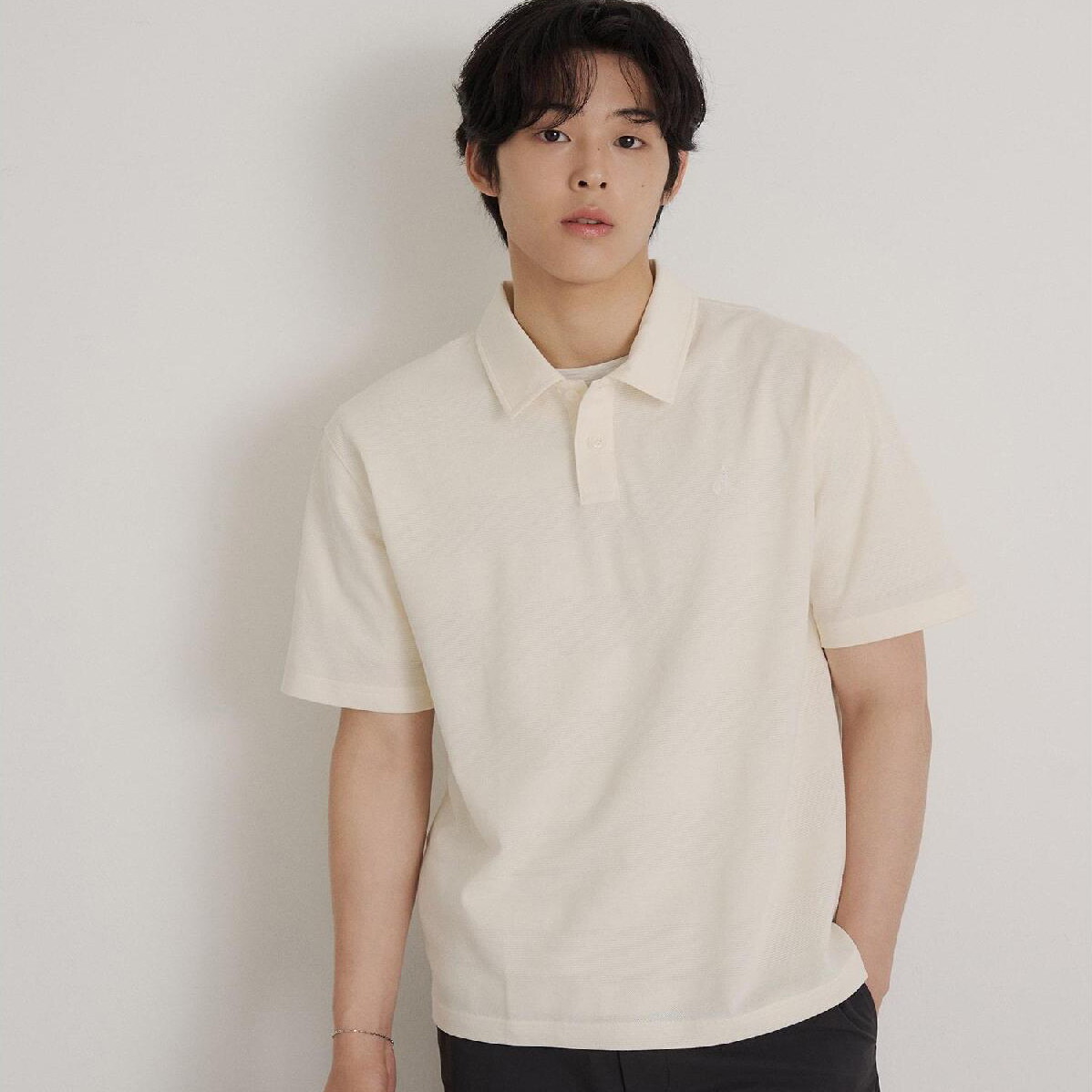 빈폴(AVE) 텍스처 톤온톤 스트라이프 티셔츠 - 아이보리 (BC6442C700)