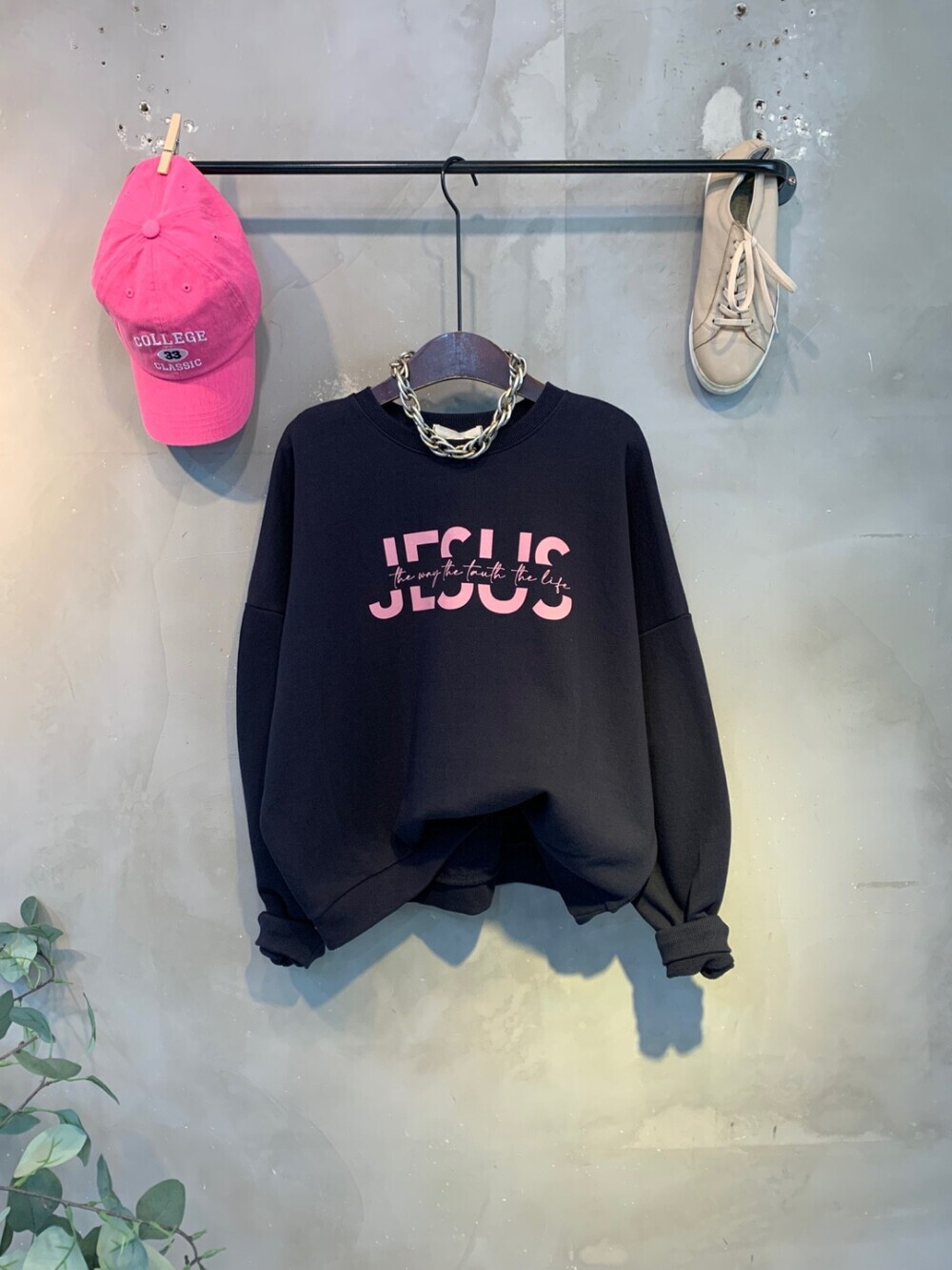 씨샵인더룸 씨샵인더룸 / (봄신상 무료배송)저스 배색 레터링 프린팅 라운드넥 맨투맨 티셔츠 2color