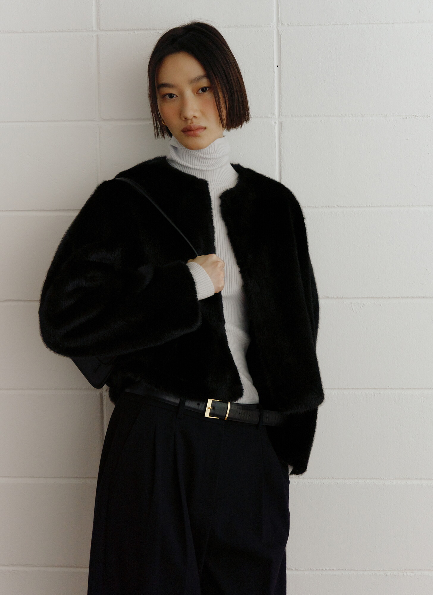 쉬즈미스 라운드넥 페이크퍼 재킷_SWFJKP42030