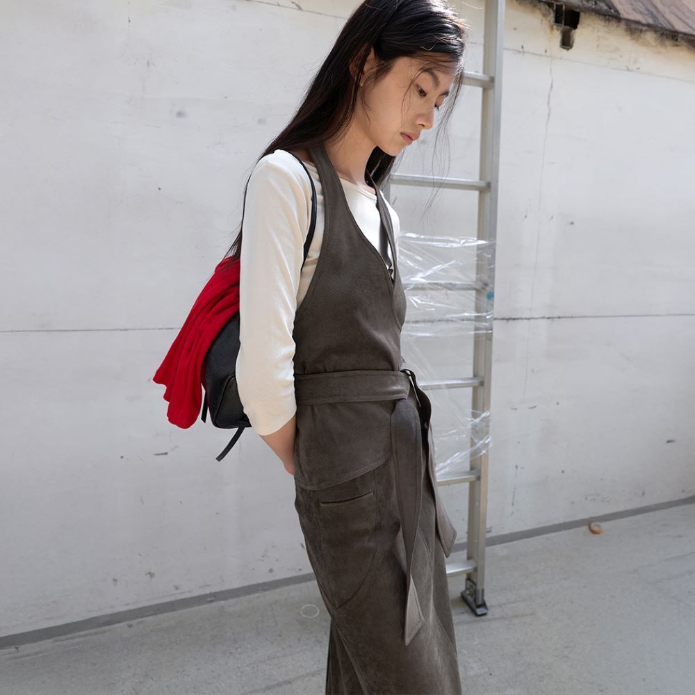 아틀리에 나인  HAVN SET-UP HALTER NECK VELVET WRAP VEST NMP5NWVT0287M0
