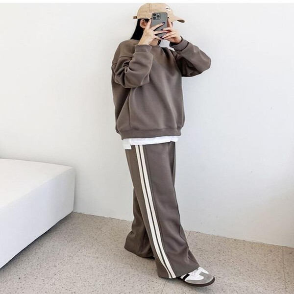 셀러허브(하프클럽) [하프클럽/셀러허브_여성트랜드패션]ONM 여자 2컬러 데일리 여유핏 사선 맨투맨 트랙팬츠 셋업