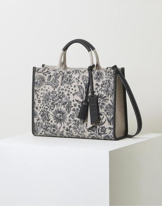 닥스_핸드백 (MISTY FLOWER JQD) DCBA4E655N2 네이비 플라워자수 자카드 토트백 M