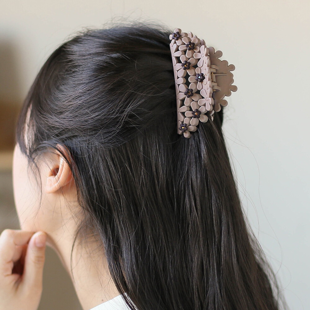 굿즈트리 [엔젤슈슈] 데이지 플라워 큐빅 집게핀(베이지)