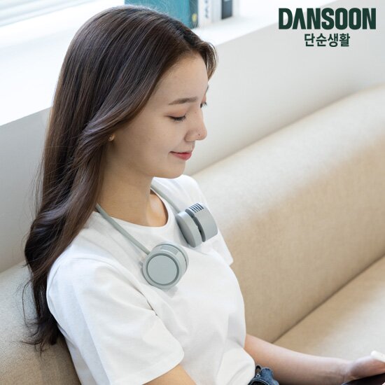 [싱글] 2022 NEW 단순 넥밴드 롤링 휴대용 목선풍기 (연그레이/연베이지 선택)
