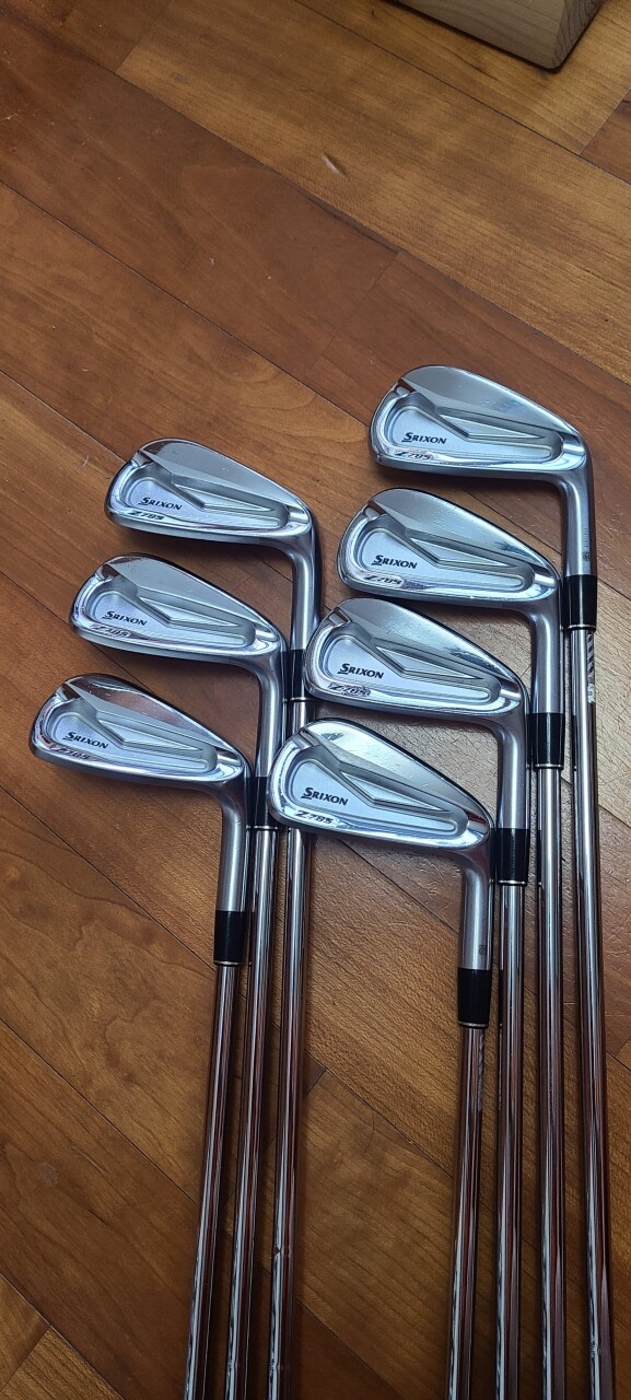 스릭슨 중고 Z785 경량스틸 ns950 S 정품 아이언 팝니다.