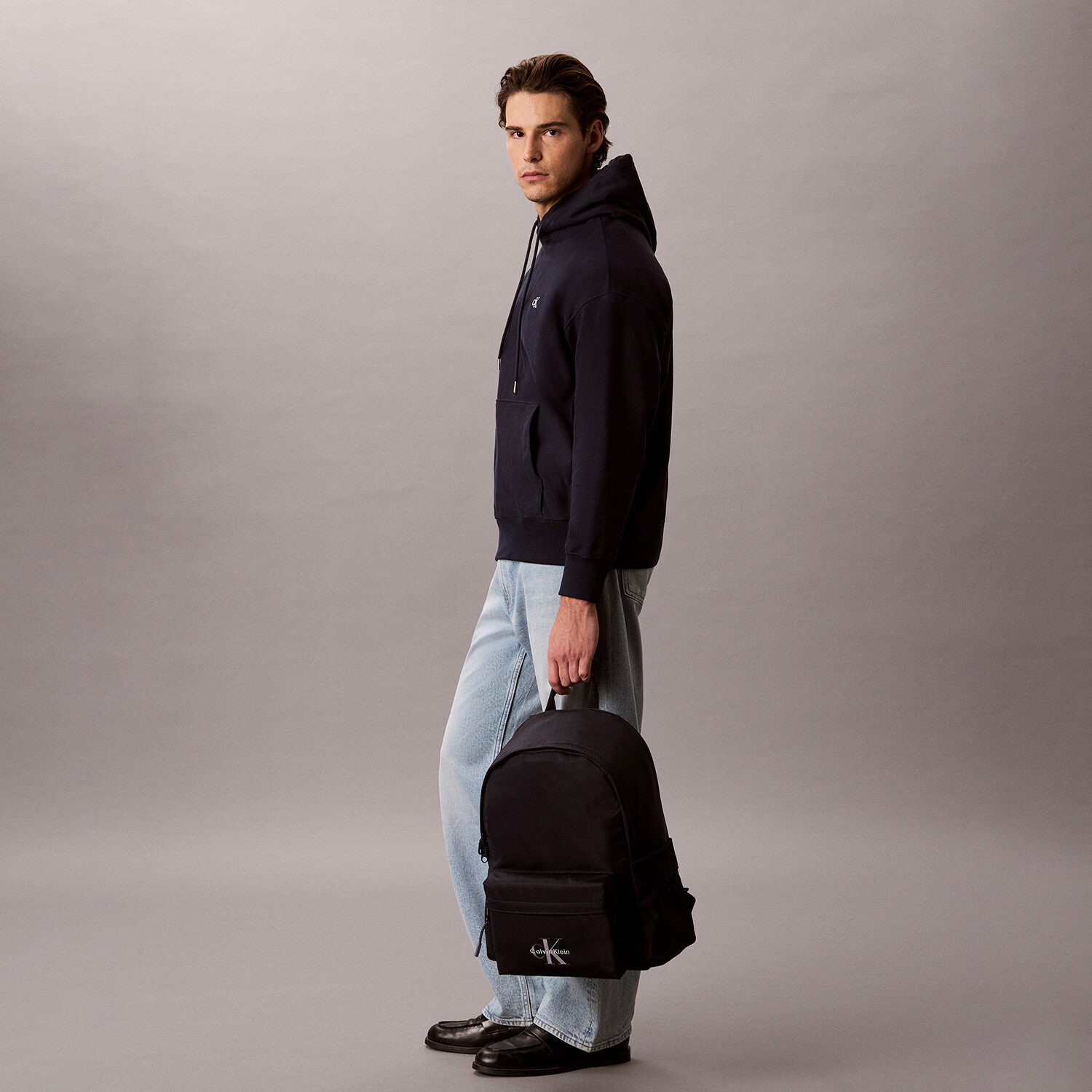 캘빈클라인 진 [CK ACC] 남녀공용 볼드 로고 나일론 캠퍼스 라운드 백팩 4D3114G CEF