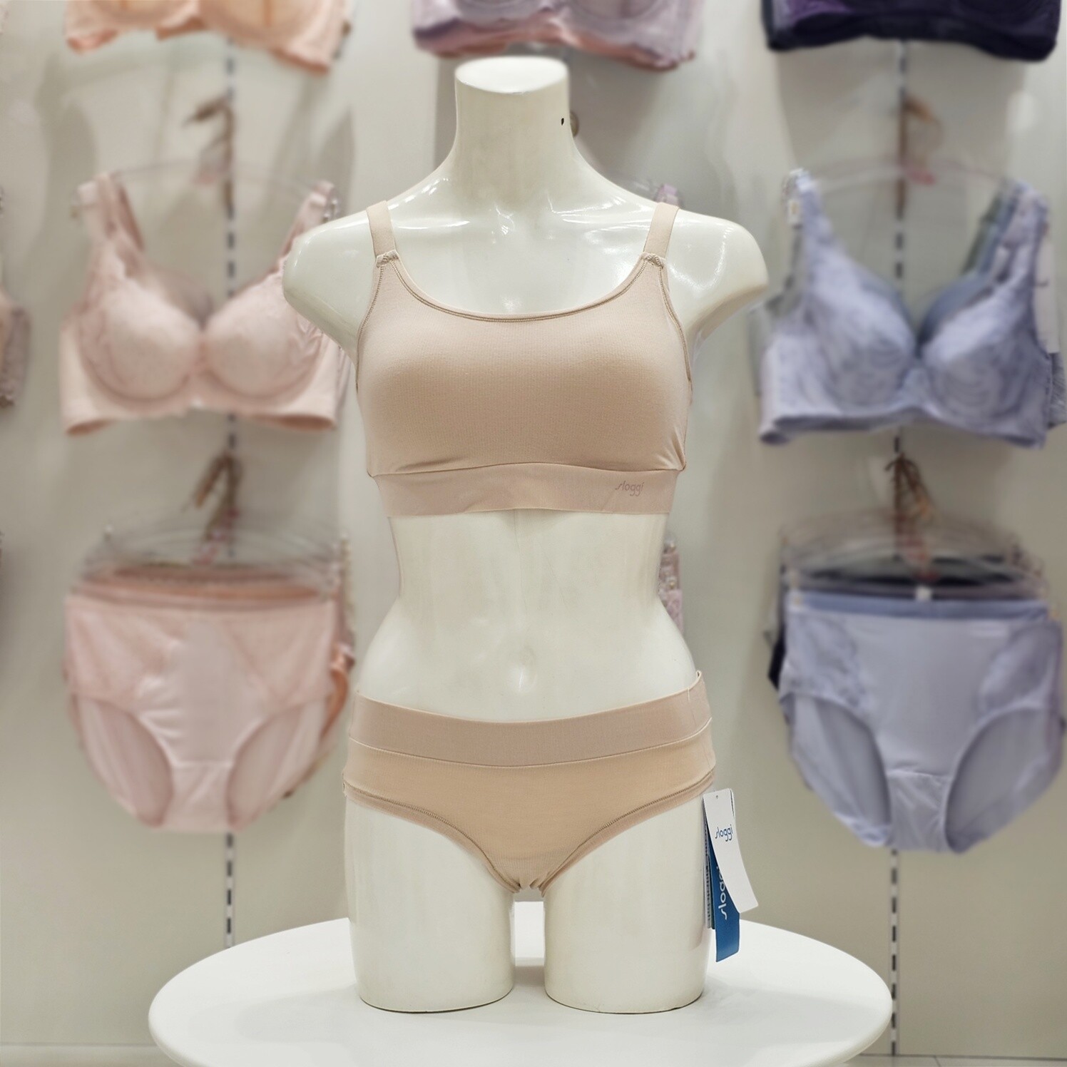 Triumph [AK수원점] [트라이엄프] 슬로기 고올라운드 노와이어 브라탑 미디팬티 세트 TB87A2126H 3L