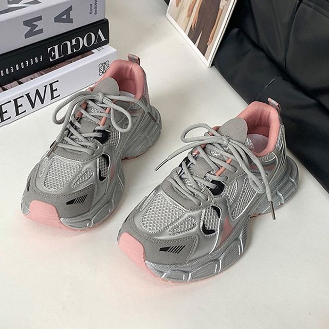 제조자:다움 오너클랜 [오너클랜]인기상품 컬러2종 여성용 스트릿 시티룩 어글리슈즈 시그니처슈즈류 [WFLKOUN_260303]