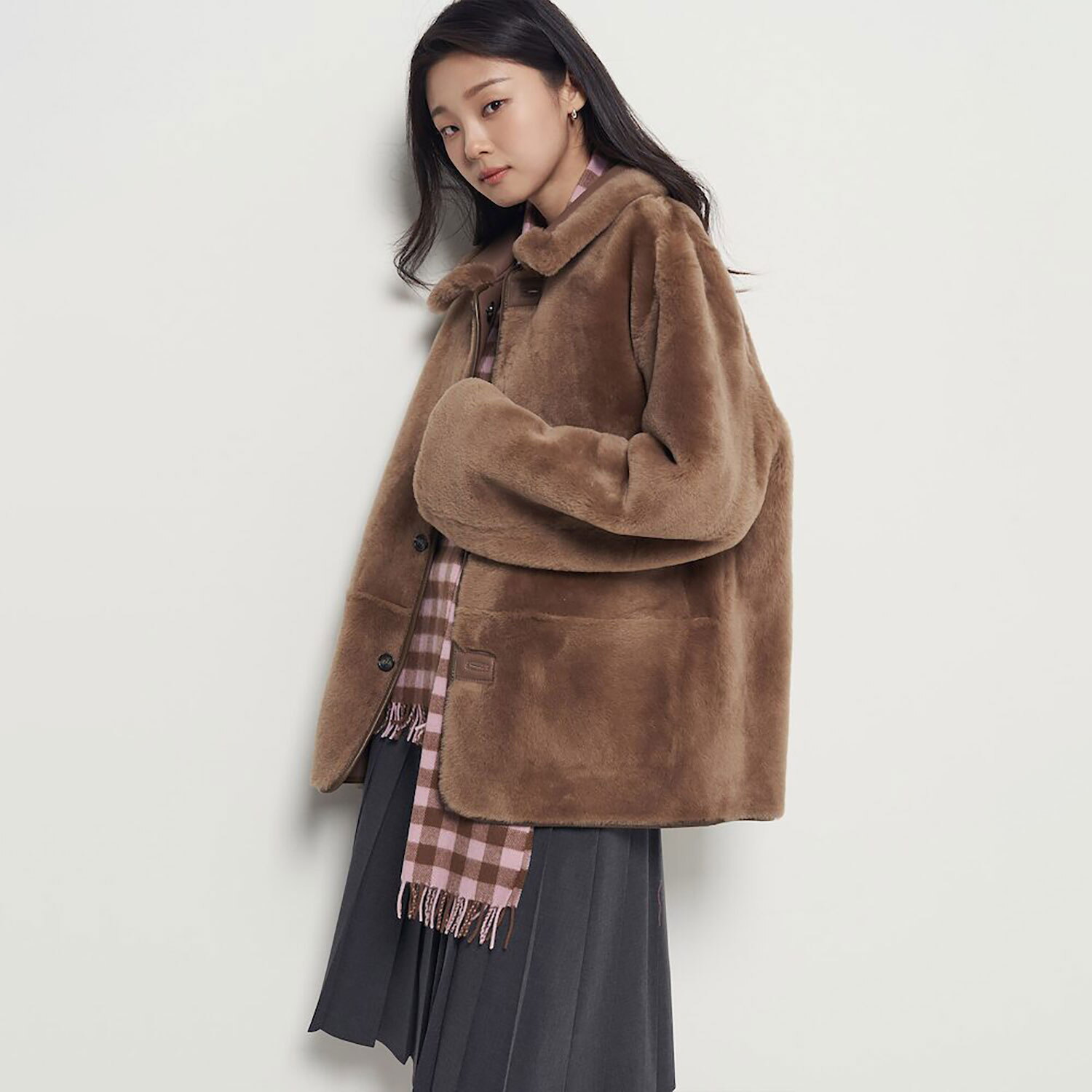 빈폴레이디스(상반기) 버튼 다운 리얼 램 무스탕  브라운 BF5X3ZC01D