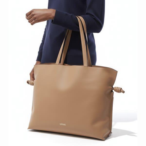 LOEWE 로에베 로에베 XL Flamenco clutch in nappa calfskin (A411X12X38 2586) (나파 가죽 플라멩코 클러치 엑스라지)