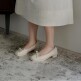[포멜카멜레]스퀘어 리본 레터링 펌프스 IVORY 2cm