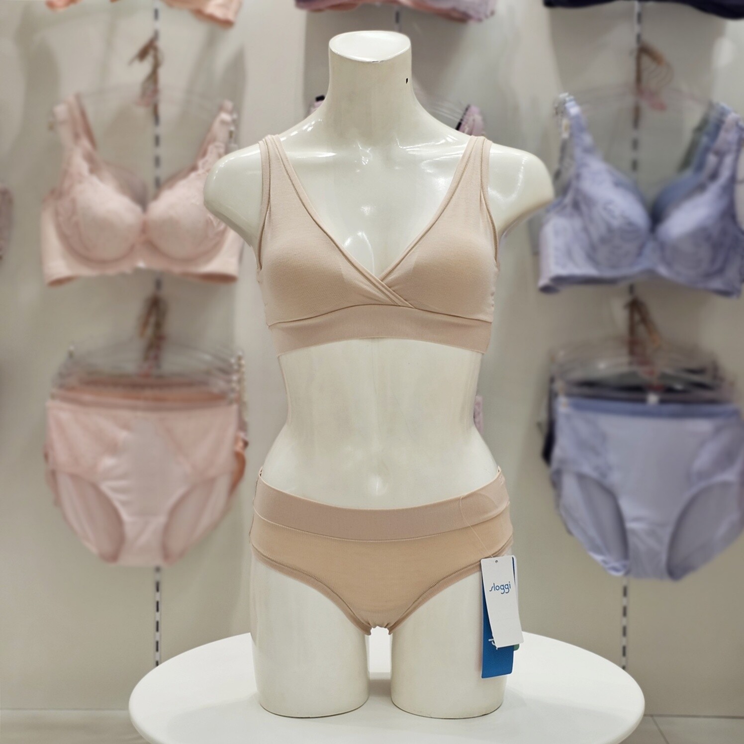 Triumph [AK수원점] [트라이엄프] 슬로기 고올라운드 노와이어 브라렛 미디팬티 세트 TB87A2126H 3L