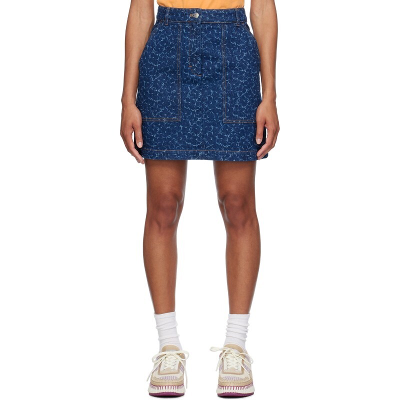 MAISON KITSUNE 메종키츠네 메종키츠네 인디고 블루 핸드라이팅 데님 미니 스커트 MW01505WW5024 O010 Laser Print