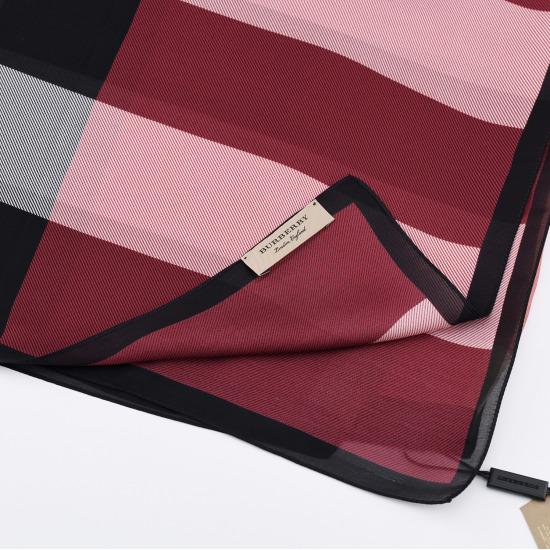 BURBERRY 체크 실크 롱 스카프 (40148331/ 40148321)