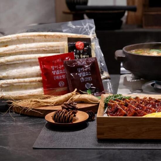 [기타][장인꼬치]초벌구이 장어 1kg (구성 : 장어 3마리, 생강, 인삼 2뿌리, 데리야끼 소스, 매운맛 소스)  (해피허브메타)