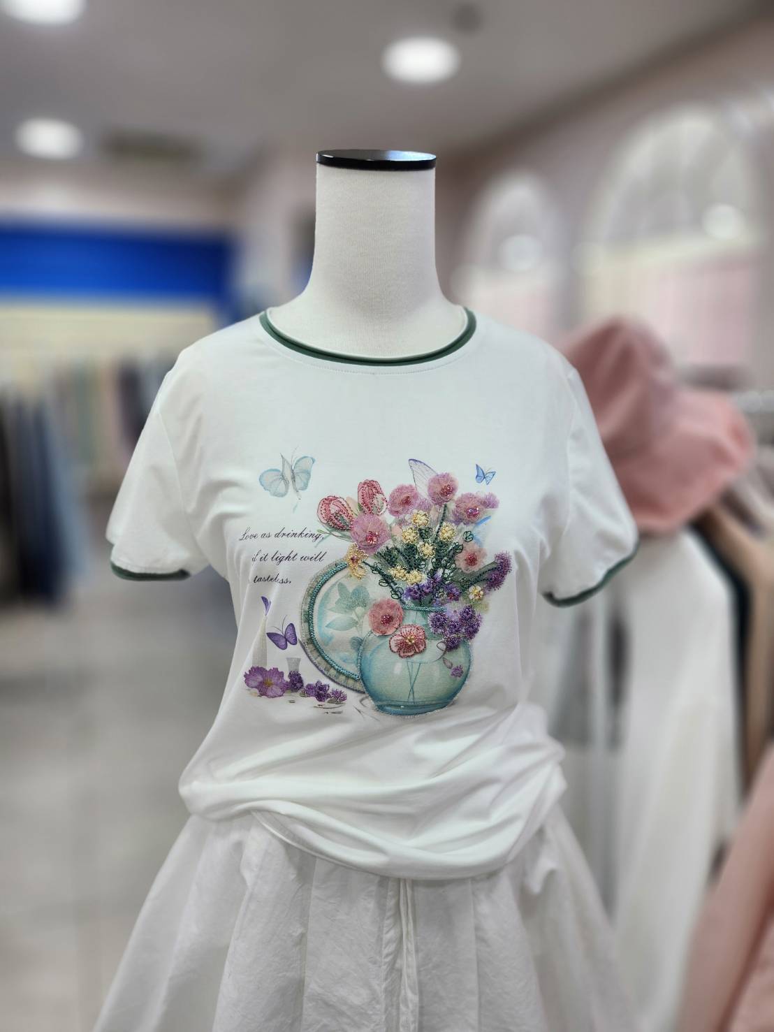 (주)스타일씨앤씨 스테파니 [스테파니]스테파니 유리꽃 배색 티셔츠 A25TS5259