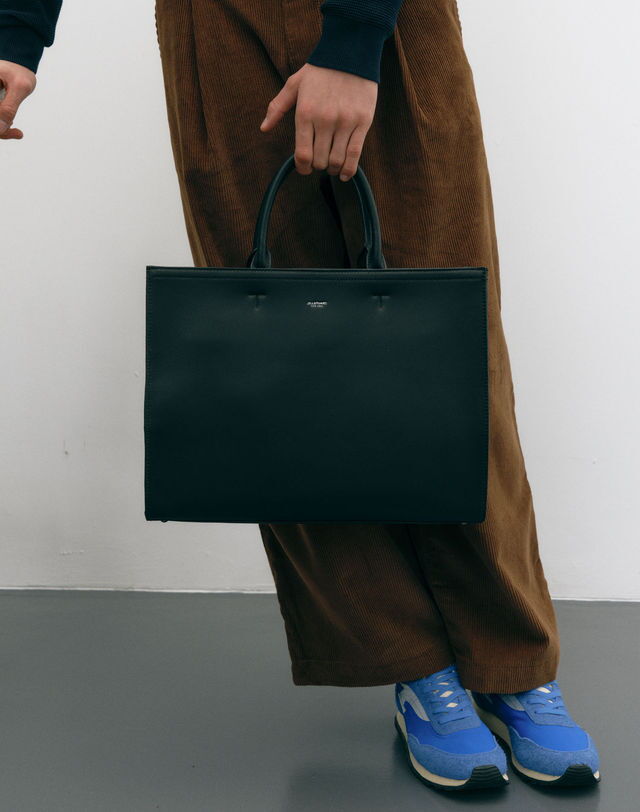 질스튜어트_ACC [질스튜어트 액세서리 남성] [26SS] JUBA6E941BK 삭형콜라보ROGAN 로건 블랙 레더 심플 토트백