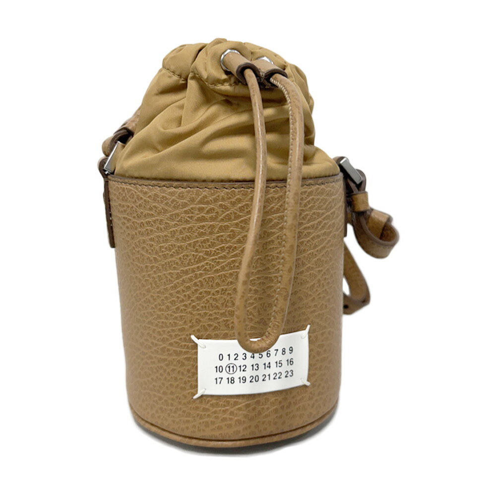 메종 마르지엘라 메종마틴마르지엘라 15주년 5AC 마이크로 버킷백 카멜브라운 S56WG0164 P0396 T2281