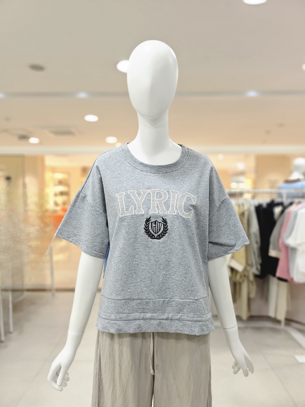 올리브데올리브 (롯데아울렛)(올리브데올리브) 백 스트라이프 언발 스트링 티셔츠 (YW5ME335)