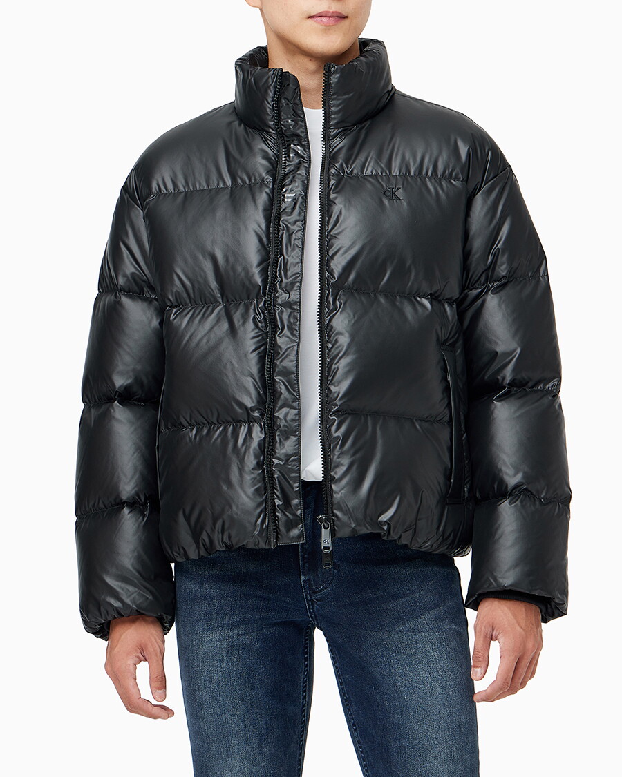 캘빈클라인 진- (롯데아울렛)(CK진) 공용 스탠드 카라 글로시 다운 푸퍼 자켓(J400468-BEH)