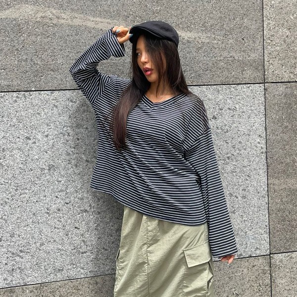 주식회사 엔케이제이컨설팅 다잇템 [하프클럽/다잇템]여자 세미박시 양브이넥 긴팔티 단가라 티셔츠