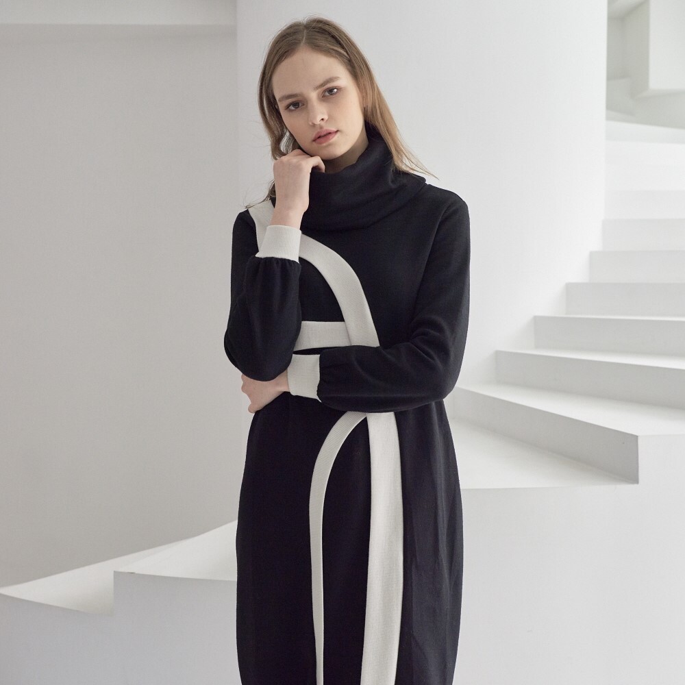 프릭스 바이 김태훈 [프릭스] Wool COMPACT JERSEY Big Turtle-Neck Structural Bubble Dress