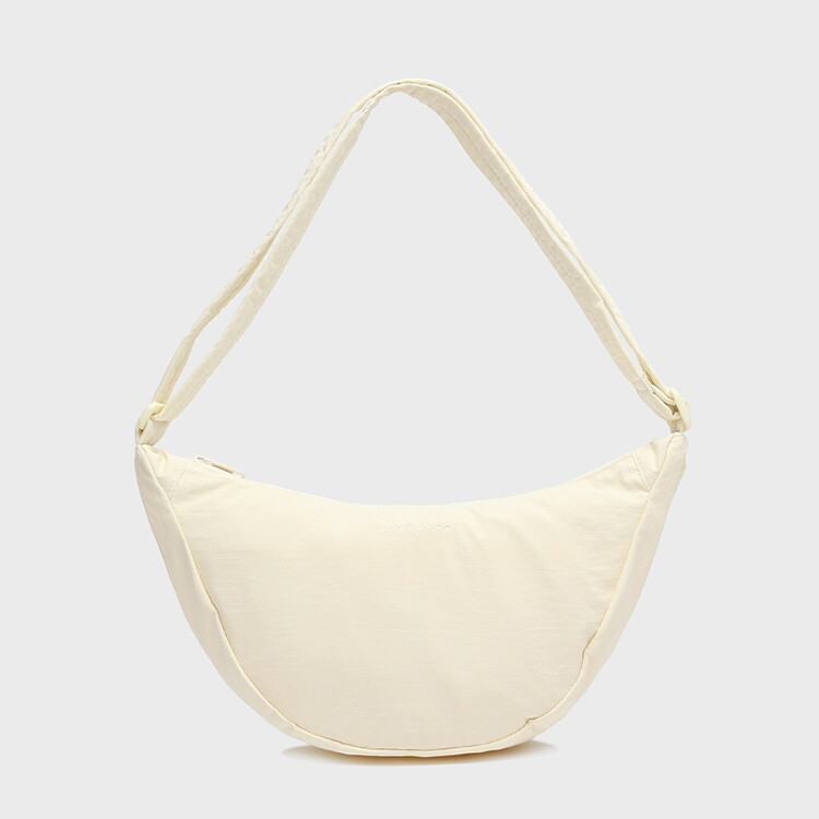 클라우드 제로 하프 문 여성 스몰 립스탑 숄더백 크로스백 나일론 가방 CZFAF1BG801 아이보리