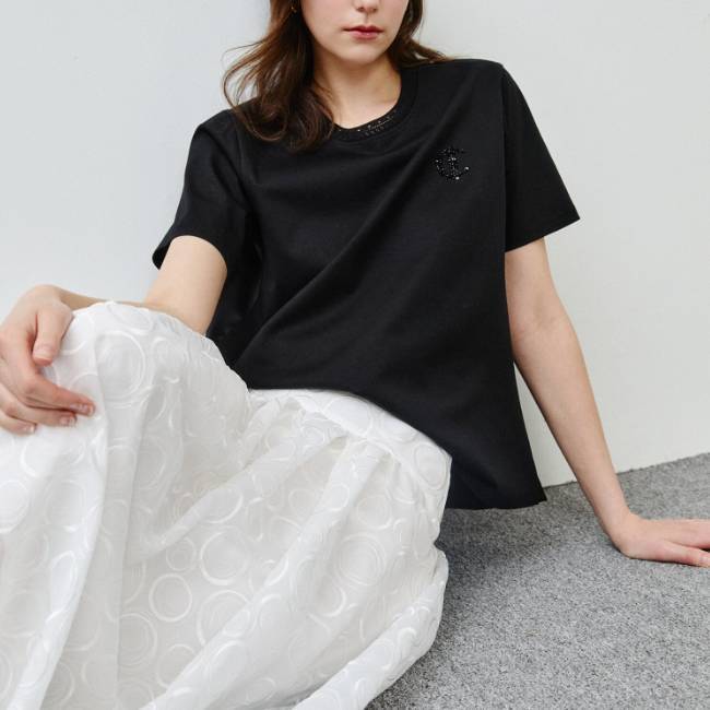 상세참조 더아이잗컬렉션(THEIZZATCOLLECTION) 크리스탈 펀칭 포인트 배색 티셔츠(CR4A0TS251)