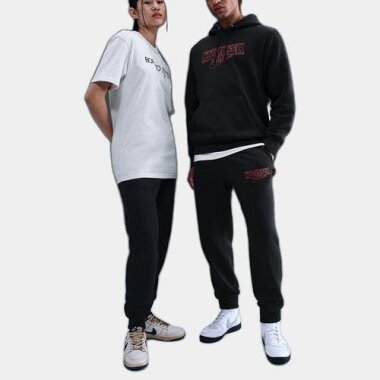 ナイキ IF8524-010 - スポーツ衣料品 スポーツ衣料品セット [ x 奇妙な物語5] 男性ストレンジャー パンツ・ズボン 1020119210