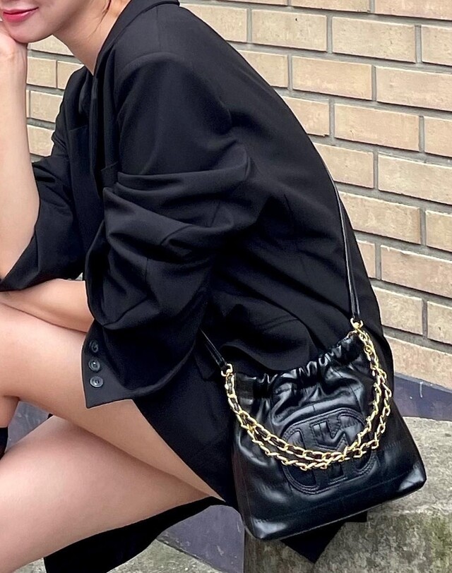 헤지스ACC [헤지스 액세서리] [26FW] HIBA6F553BK 주말한정 특가H20크링클 H패치 블랙 레더 퀼팅 체인 호보 숄더백 S