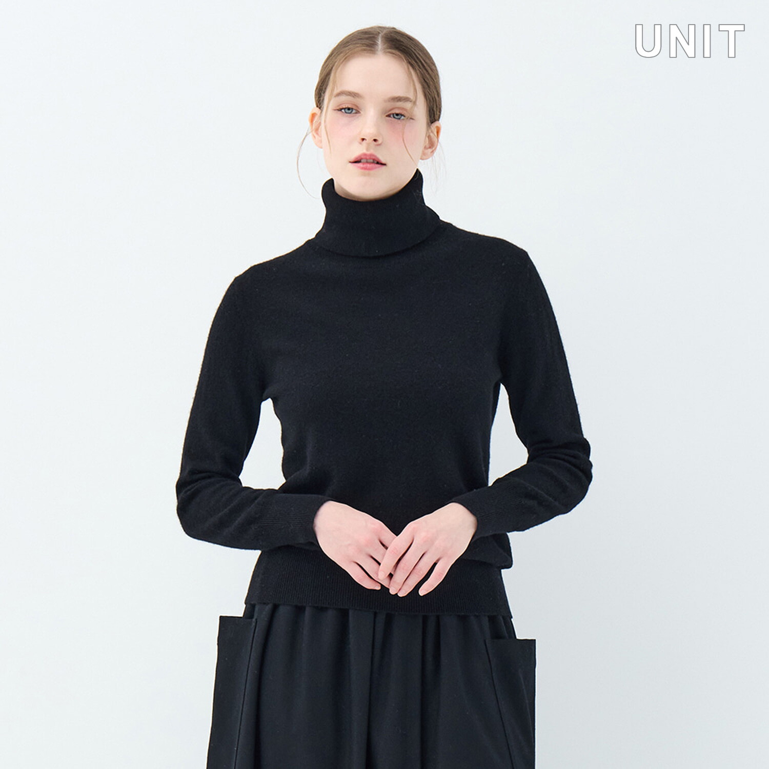 상세참조 유닛 블랙 캐시미어 100 베이직 피튜니아 터틀넥 풀오버 UFKKTN340C-08