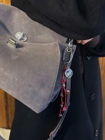 상세참조 질스튜어트_핸드백 (선물포장) 4COLOR 플라워장식 끈참 키링 JAHO6E270BK271R2272G1273E1