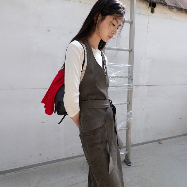 아틀리에 나인  HAVN SET-UP HALTER NECK VELVET WRAP VEST (VT0287)
