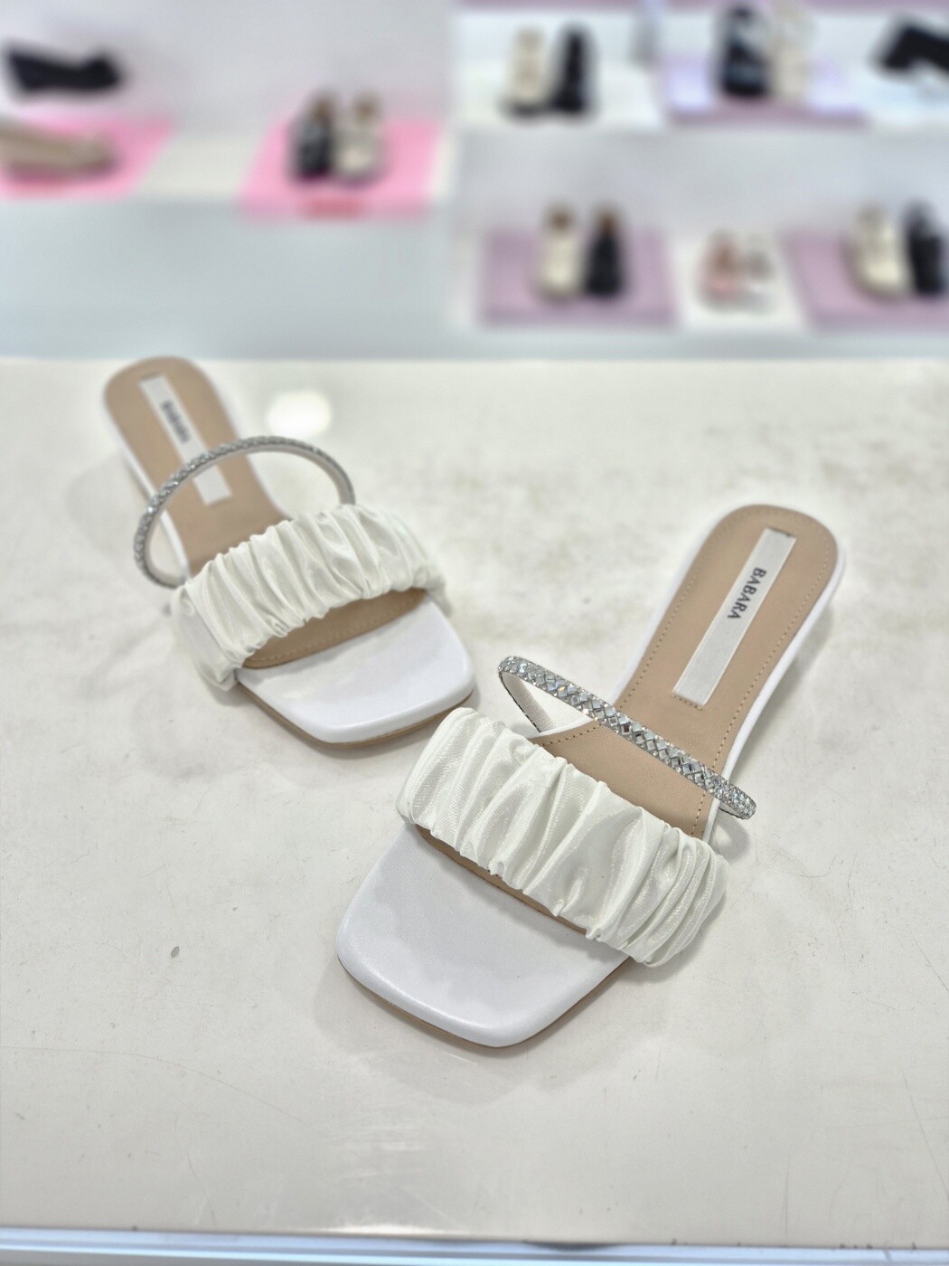 바바라(아울렛) 바바라 BABARA 보석줄 포인트 3CM 뮬 슬리퍼 BBF301WT