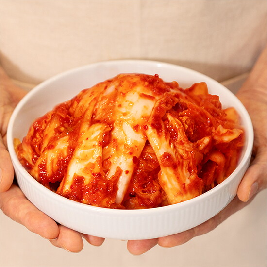 강남교자 [45년 칼국수명인 강남교자] 매장과 동일한 그 맛! 알싸한 마늘 김치/겉절이 3KG(출고 당일 버무린 상품)