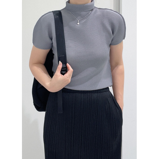 [이세이 미야케][이세이미야케] me 25년 7월 STRETCH PLEATS 2 하이넥 FK365 (Gray no.12)