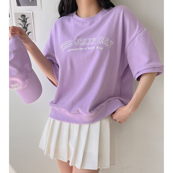 올리비에클로짓(OLIVIERs CLOSET) [한정수량/특가][올리비에스클로젯] 레터링 자수 라운드 반팔 티셔츠_O2405TS129B_D